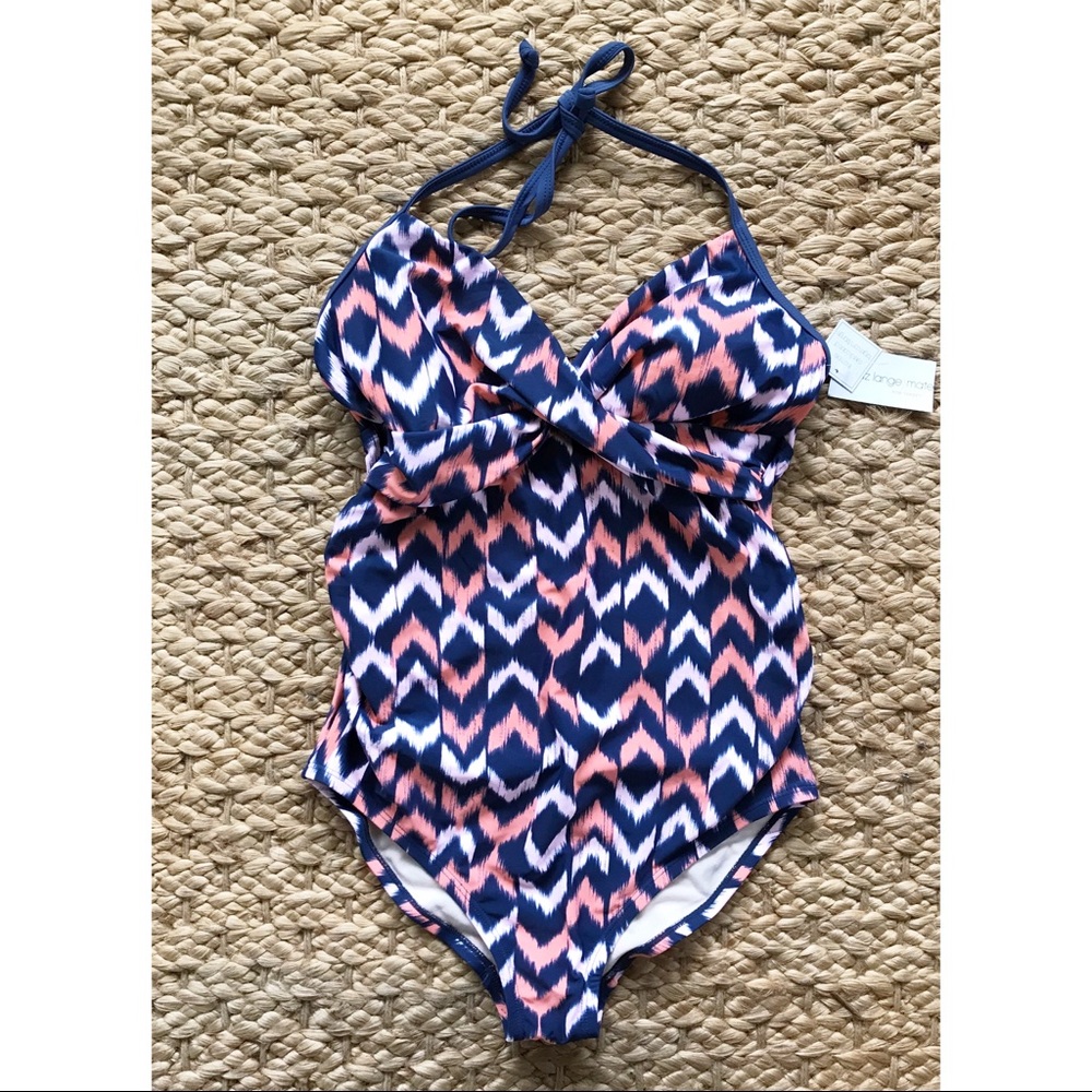 Liz Lange maternity swimsuit 🌴